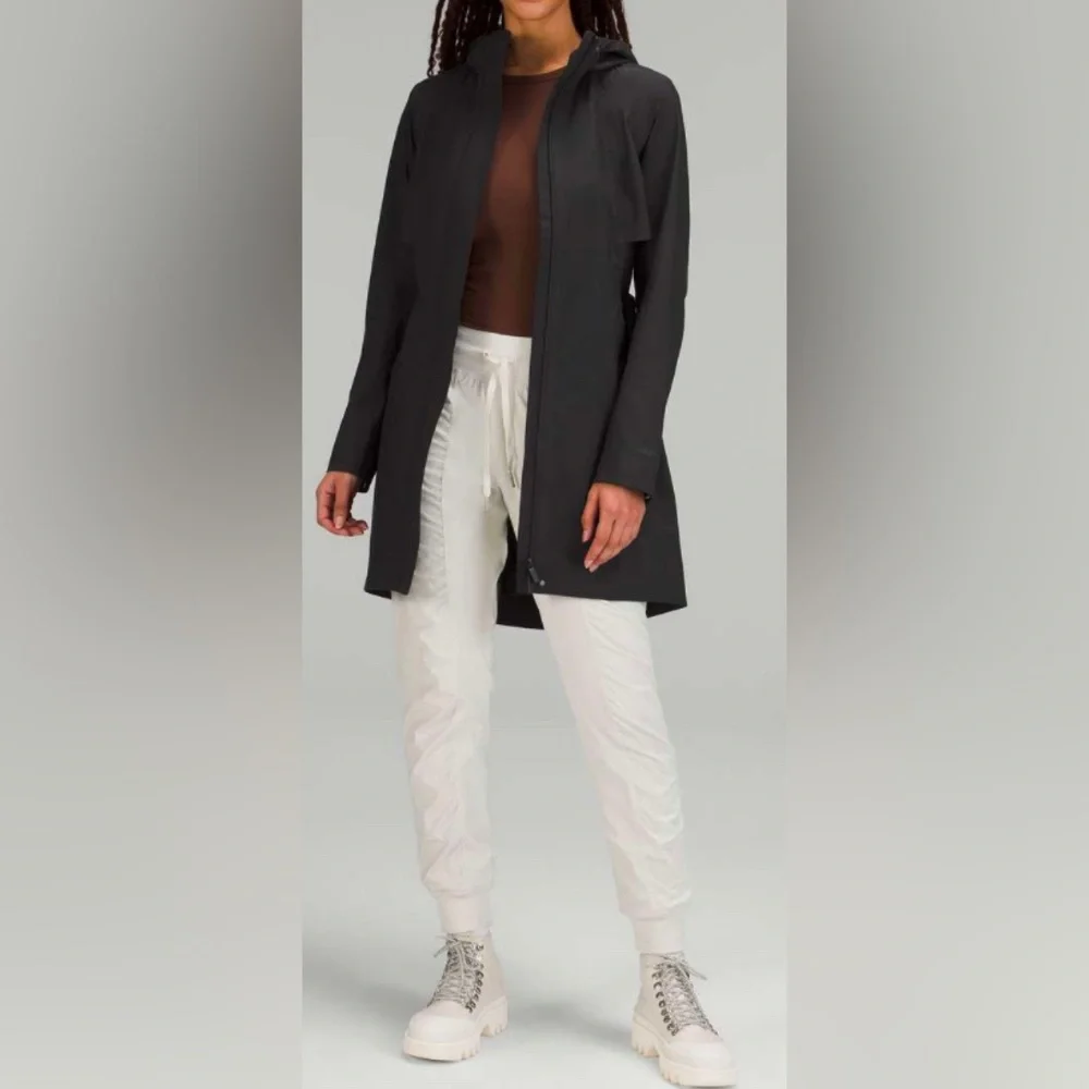 NWOT Lululemon Rain Rebel Jacket Black